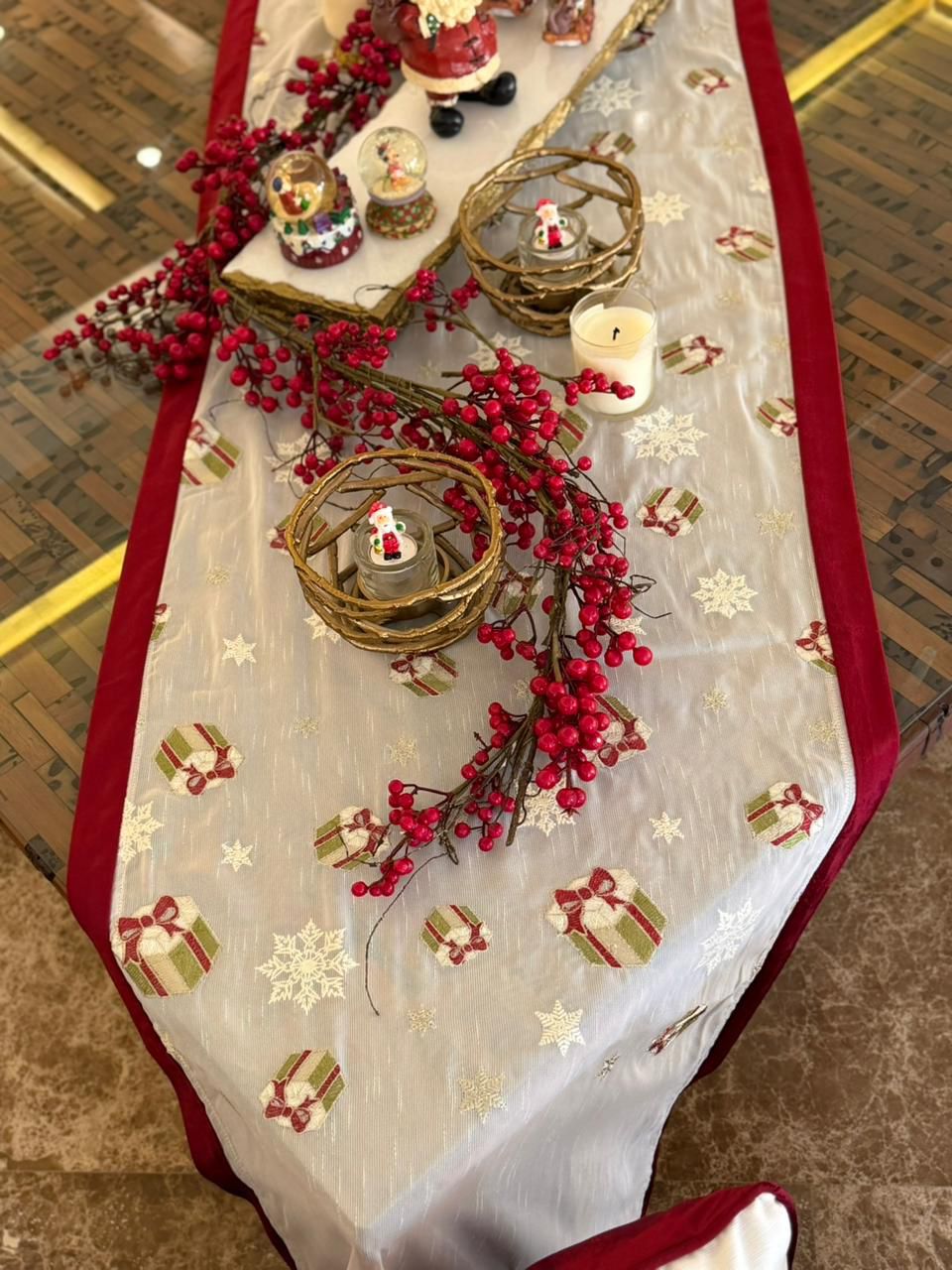 Christmas Gifts Runner