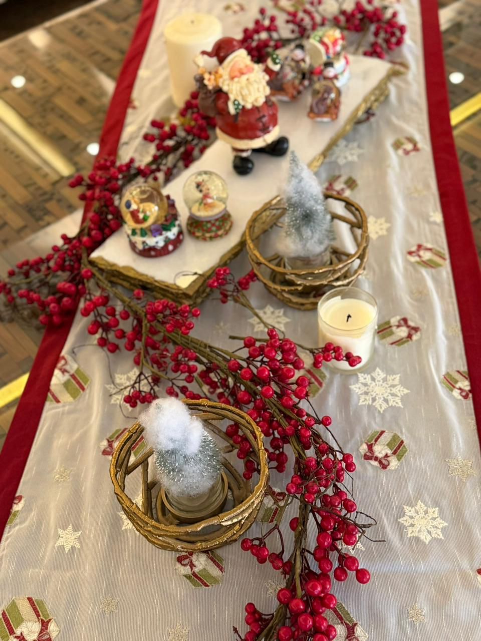 Christmas Gifts Runner